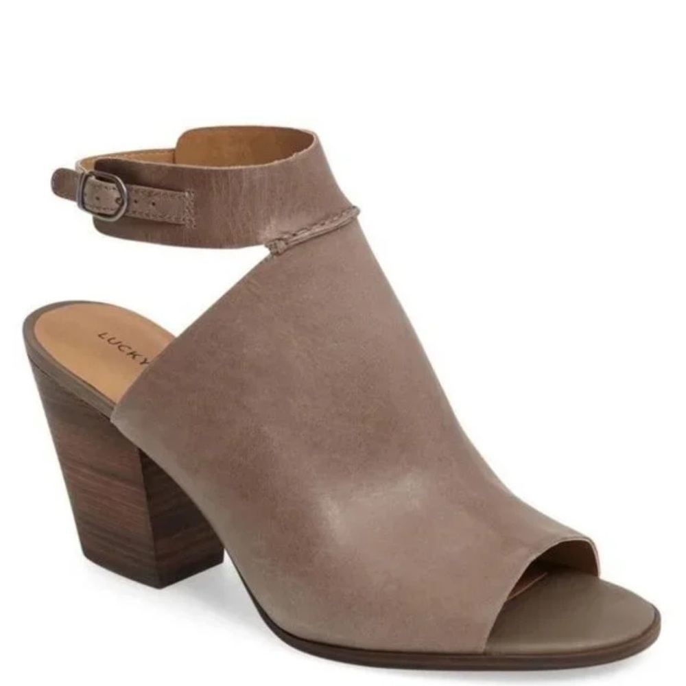 NEW- Lucky Brand Obrasi Ankle Strap Taupe Leather Chunky Block Heel Sandal 8